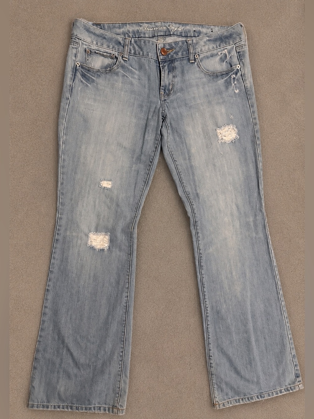 American Eagle Favorite Boyfriend Distressed Jeans Size 8 Light Wash - Picture 2 of 10